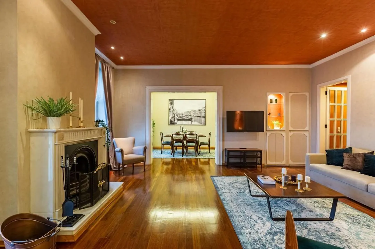 Enchanting Flat In Beyoglu With Bosphorus View 이스탄불 아파트