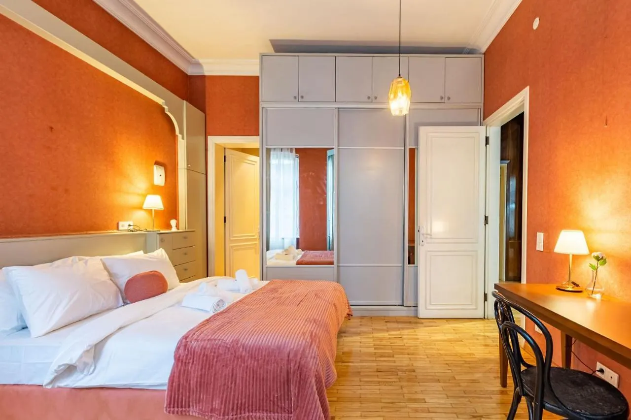 Enchanting Flat In Beyoglu With Bosphorus View 이스탄불 아파트